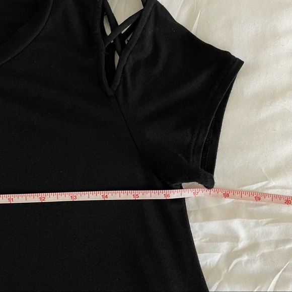Lulu’s Black Tee Shirt Dress Peekaboo Crisscross Shoulders Size Small - Picture 5 of 9